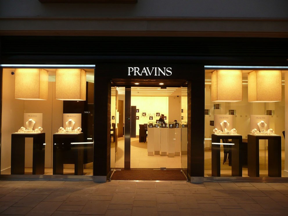 Pravins Jewellery Boutiques | Shopfront after dark | Interior Designers